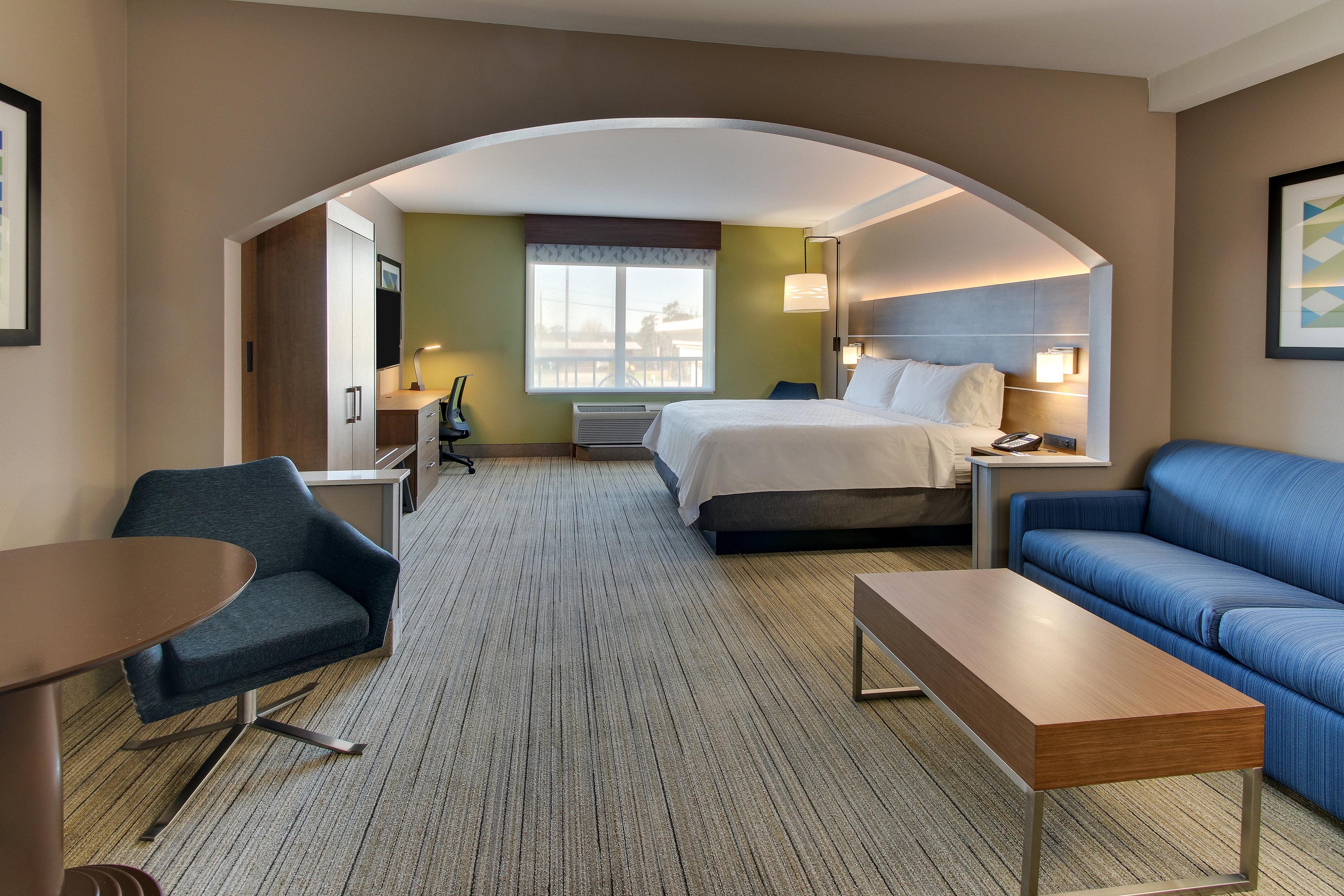 Holiday Inn Express Hotel & Suites Columbus-Fort Benning By Ihg Екстериор снимка
