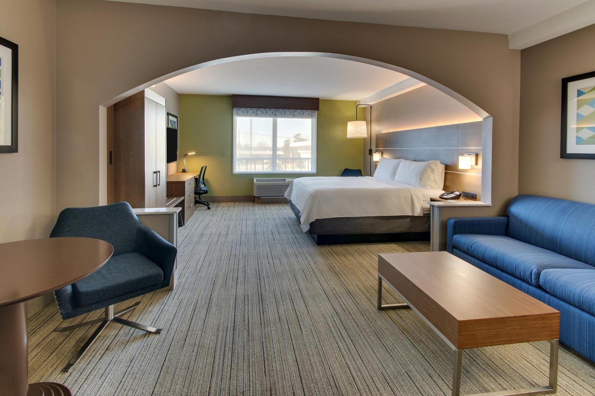 Holiday Inn Express Hotel & Suites Columbus-Fort Benning By Ihg Екстериор снимка