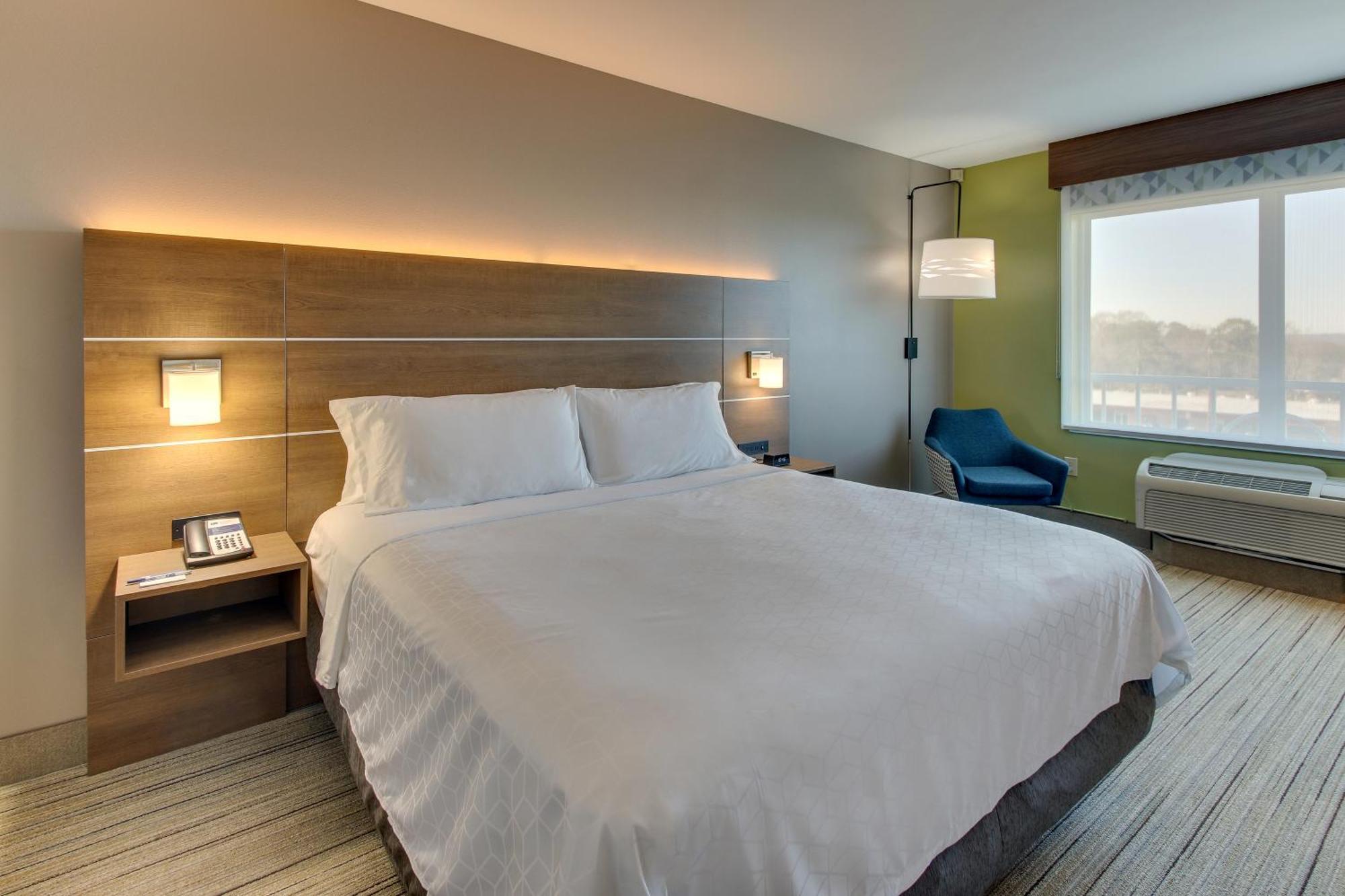 Holiday Inn Express Hotel & Suites Columbus-Fort Benning By Ihg Екстериор снимка