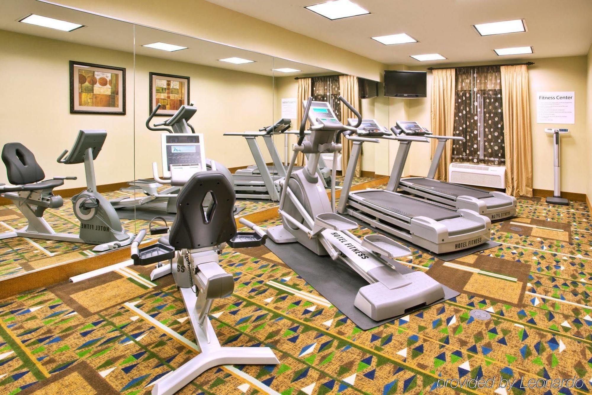 Holiday Inn Express Hotel & Suites Columbus-Fort Benning By Ihg Екстериор снимка